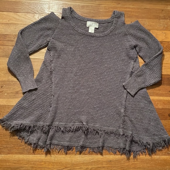 Cold shoulder sweater - Picture 2 of 3